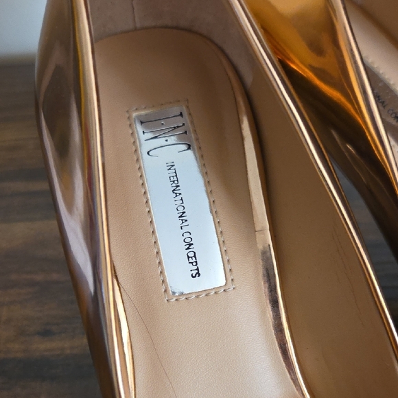 Sexy Rose Gold Metallic Pumps INC International Concepts - Picture 4 of 4